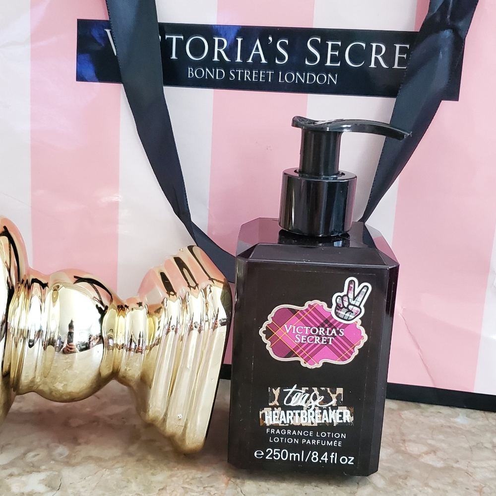 💝Victoria's secret Tease Lotion💝